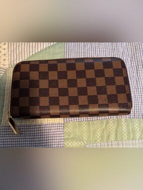 Checkered Zip Wallet - dark Brown and Lighter Brown